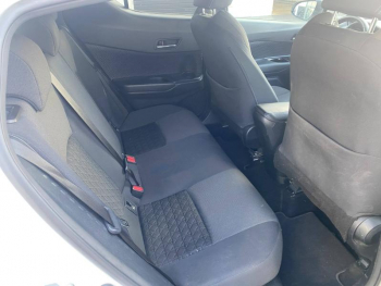 Photo 20 du bon plan TOYOTA C-HR 122h Edition 2WD E-CVT  MC19 occasion à 18990 €