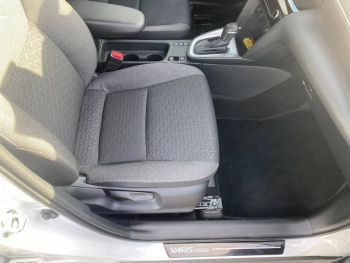 Photo 22 du bon plan TOYOTA C-HR 122h Edition 2WD E-CVT  MC19 occasion à 18990 €