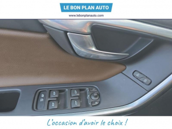 Photo 12 du bon plan VOLVO XC60 D5 AWD 220ch Momentum Geartronic occasion à 24990 €