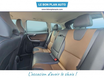 Photo 19 du bon plan VOLVO XC60 D5 AWD 220ch Momentum Geartronic occasion à 24990 €