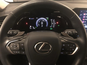 Photo 16 du bon plan LEXUS NX 450h+ Luxe 4WD MY24 occasion à 48970 €