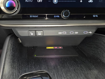 Photo 9 du bon plan LEXUS RZ 500e Executive MC26 occasion à 61290 €