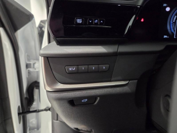 Photo 13 du bon plan LEXUS RZ 500e Executive MC26 occasion à 61290 €