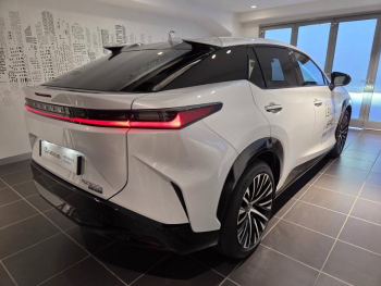 Photo 22 du bon plan LEXUS RZ 500e Executive MC26 occasion à 61290 €