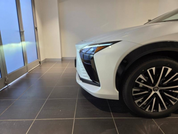 Photo 24 du bon plan LEXUS RZ 500e Executive MC26 occasion à 61290 €