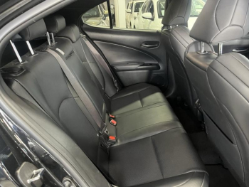 Photo 22 du bon plan LEXUS UX 250h 2WD F SPORT Pack Cuir Toit Ouvrant occasion à 22490 €
