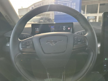 Photo 14 du bon plan FORD Mustang Mach-E 269ch Standard Range 76kWh Mach-E Propulsion occasion à 43990 €