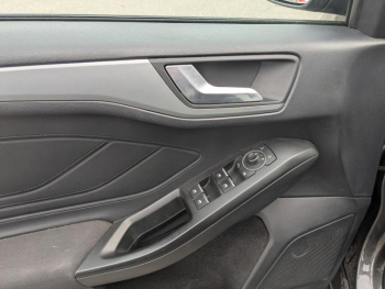 Photo 21 du bon plan FORD Focus 1.0 Flexifuel mHEV 125ch ST-Line Style occasion à 18900 €