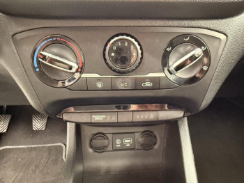 Photo 19 du bon plan HYUNDAI i20 1.0 T-GDi 100 UEFA EURO 2016 occasion à 8490 €