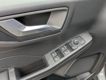 Photo 9 du bon plan FORD Kuga 2.5 Duratec 190ch FHEV E85 Graphite Tech Edition BVA occasion à 31900 €