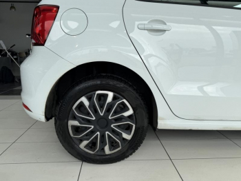 Photo 5 du bon plan VOLKSWAGEN Polo 1.2 TSI 90ch BlueMotion Technology Allstar 5p occasion à 10290 €