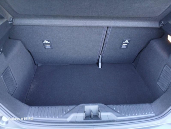 Photo 21 du bon plan FORD Fiesta 1.0 Flexifuel 95ch Active X 5p occasion à 16900 €