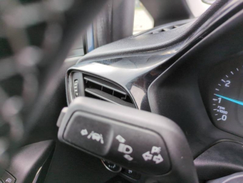 Photo 11 du bon plan FORD Fiesta 1.0 Flexifuel 95ch Titanium Business 5p occasion à 15490 €