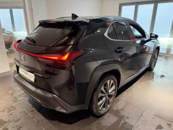 Photo 5 du bon plan LEXUS UX 250h F SPORT Design 2WD occasion à 29990 €