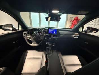 Photo 10 du bon plan LEXUS UX 250h F SPORT Design 2WD occasion à 29990 €