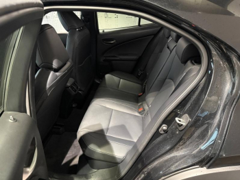 Photo 11 du bon plan LEXUS UX 250h F SPORT Design 2WD occasion à 29990 €