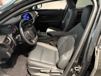 Photo 12 du bon plan LEXUS UX 250h F SPORT Design 2WD occasion à 29990 €