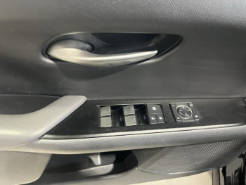 Photo 17 du bon plan LEXUS UX 250h 2WD F SPORT Pack Cuir Toit Ouvrant occasion à 22490 €