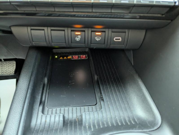 Photo 17 du bon plan TOYOTA C-HR 1.8 Hybride 140ch Collection NG23 occasion à 29490 €