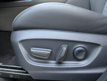 Photo 19 du bon plan TOYOTA C-HR 1.8 Hybride 140ch Collection NG23 occasion à 29490 €