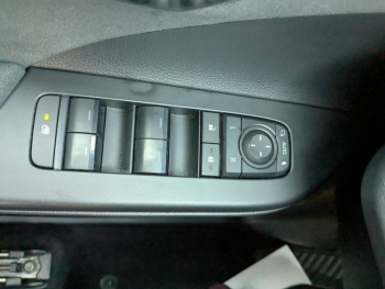 Photo 25 du bon plan TOYOTA C-HR 1.8 Hybride 140ch Collection NG23 occasion à 29490 €