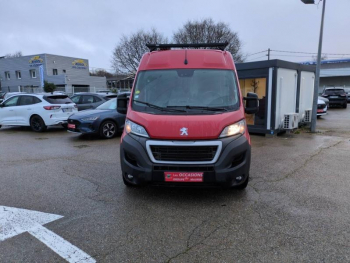 Photo 2 du bon plan PEUGEOT Boxer Fg VUL 330 L1H2 2.2 BlueHDi S&S 120ch Asphalt occasion à 14990 €