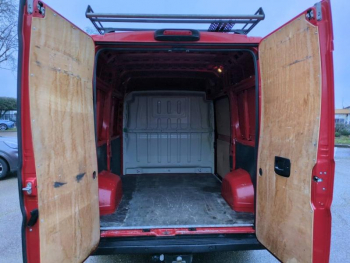 Photo 7 du bon plan PEUGEOT Boxer Fg VUL 330 L1H2 2.2 BlueHDi S&S 120ch Asphalt occasion à 14990 €