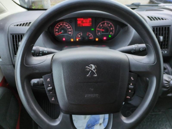 Photo 13 du bon plan PEUGEOT Boxer Fg VUL 330 L1H2 2.2 BlueHDi S&S 120ch Asphalt occasion à 14990 €