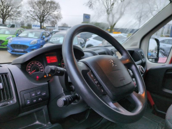 Photo 15 du bon plan PEUGEOT Boxer Fg VUL 330 L1H2 2.2 BlueHDi S&S 120ch Asphalt occasion à 14990 €