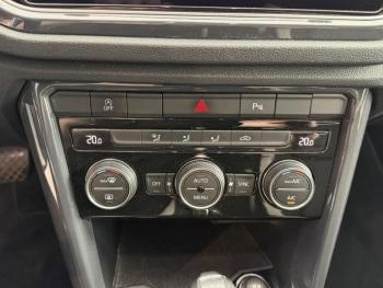 Photo 17 du bon plan VOLKSWAGEN T-Roc 1.5 TSI EVO 150ch Carat DSG7 S&S occasion à 22900 €