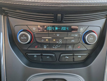 Photo 13 du bon plan FORD Kuga 1.5 Flexifuel-E85 150ch Stop&Start Vignale 4x2 BVA Euro6.2 occasion à 18990 €