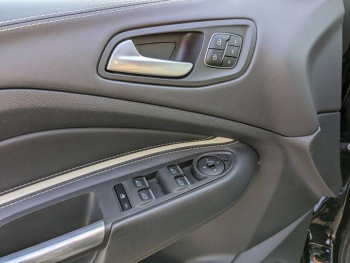 Photo 17 du bon plan FORD Kuga 1.5 Flexifuel-E85 150ch Stop&Start Vignale 4x2 BVA Euro6.2 occasion à 18990 €