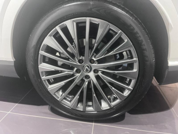 Photo 18 du bon plan LEXUS RX 450h+ Executive 4WD occasion à 69490 €