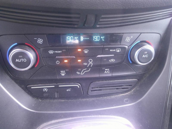 Photo 15 du bon plan FORD Kuga 1.5 TDCi 120ch Stop&Start Titanium Business 4x2 Powershift occasion à 16900 €