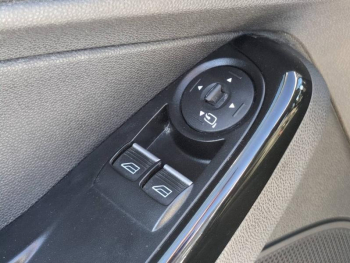 Photo 18 du bon plan FORD Fiesta 1.0 EcoBoost 100ch Stop&Start Titanium 5p occasion à 7990 €