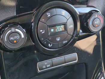 Photo 24 du bon plan FORD Fiesta 1.0 EcoBoost 100ch Stop&Start Titanium 5p occasion à 7990 €