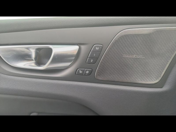 Photo 20 du bon plan VOLVO XC60 T6 Hybride Rechargeable 350ch Plus Style Dark Geartronic 8 AWD occasion à 69500 €