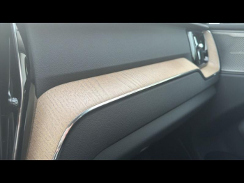 Photo 26 du bon plan VOLVO XC60 T6 Hybride Rechargeable 350ch Plus Style Dark Geartronic 8 AWD occasion à 69500 €