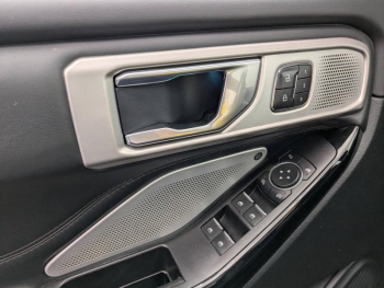 Photo 19 du bon plan FORD Explorer 3.0 EcoBoost 457ch Parallel PHEV Platinum i-AWD BVA10 25cv occasion à 40990 €