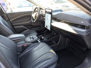 Photo 12 du bon plan FORD Mustang Mach-E 294ch Extended Range 99kWh 7cv occasion à 29900 €