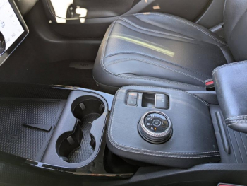 Photo 16 du bon plan FORD Mustang Mach-E 294ch Extended Range 99kWh 7cv occasion à 29900 €