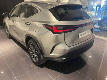 Photo 4 du bon plan LEXUS NX 350h Luxe 4WD Pack Design occasion à 39990 €