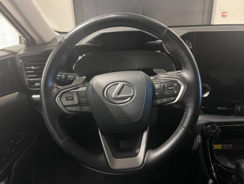 Photo 10 du bon plan LEXUS NX 350h Luxe 4WD Pack Design occasion à 39990 €