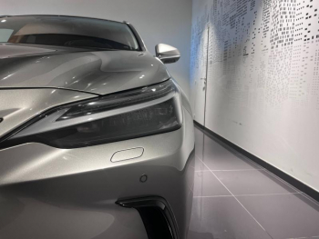 Photo 11 du bon plan LEXUS NX 350h Luxe 4WD Pack Design occasion à 39990 €