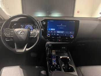Photo 13 du bon plan LEXUS NX 350h Luxe 4WD Pack Design occasion à 39990 €
