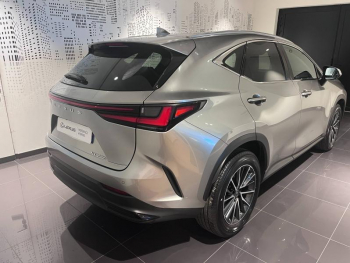 Photo 17 du bon plan LEXUS NX 350h Luxe 4WD Pack Design occasion à 39990 €