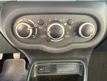 Photo 14 du bon plan RENAULT Twingo 1.0 SCe 75ch Zen - 20 occasion à 10490 €