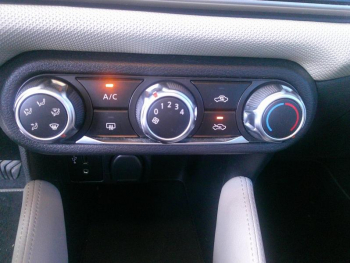 Photo 8 du bon plan NISSAN Micra 0.9 IG-T 90ch N-Connecta occasion à 10900 €