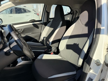 Photo 13 du bon plan TOYOTA Aygo 1.0 VVT-i 69ch x-play 5p occasion à 8490 €