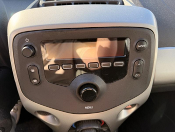 Photo 16 du bon plan TOYOTA Aygo 1.0 VVT-i 69ch x-play 5p occasion à 8490 €